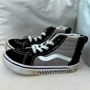 Vans Toddler Shoes (Size 8) - Classic Black/White, Gently Used, Ready for Play!